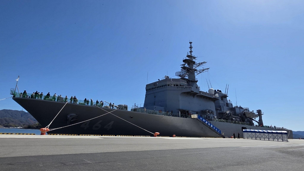 海上イベント　（海上自衛隊掃海母艦「ぶんご」）